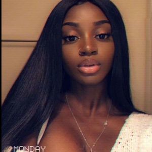 Meet your Posher, Latisha